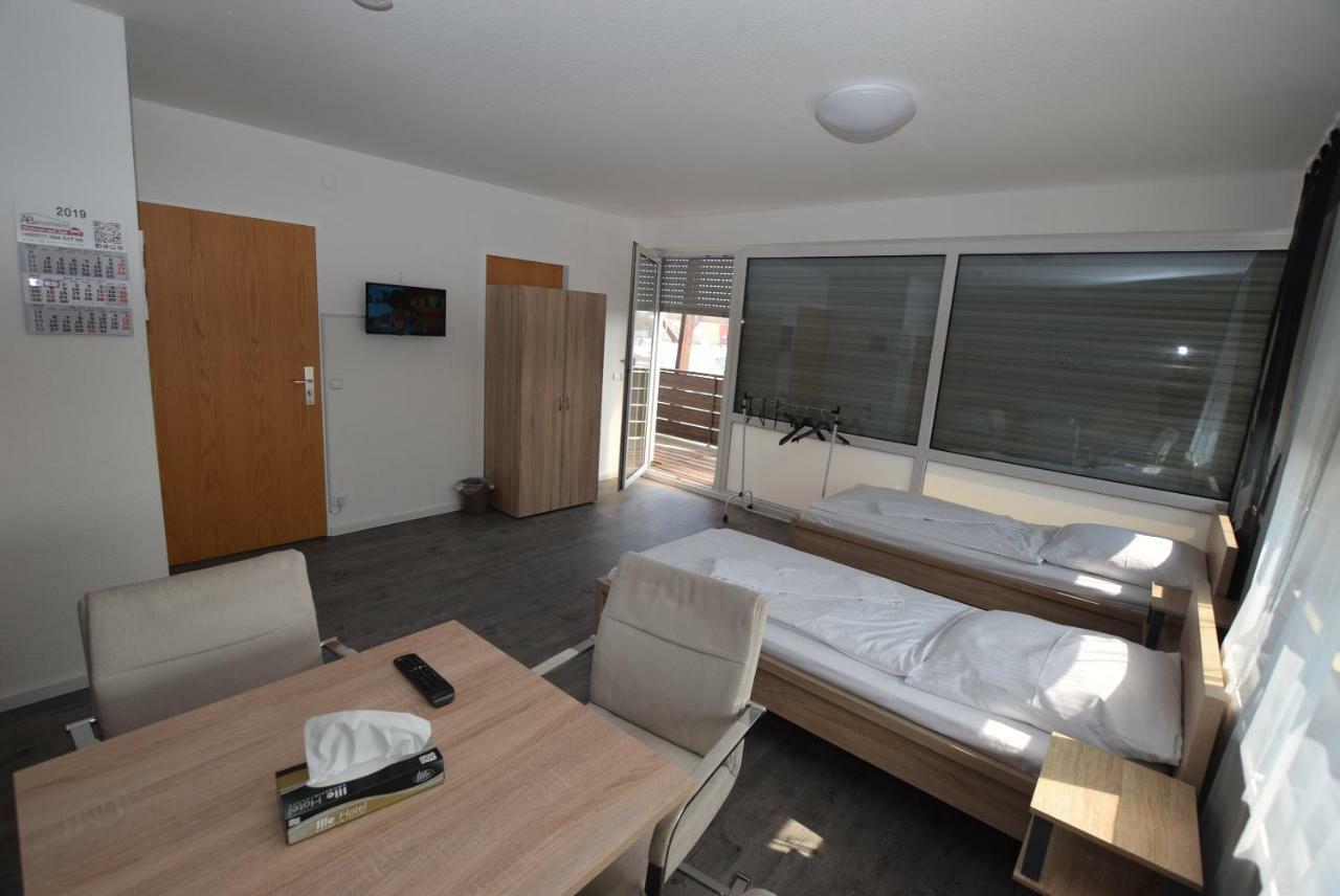 Monteurzimmer Messe Airport Wolfschlugen Екстер'єр фото