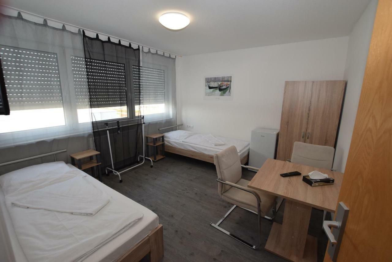 Monteurzimmer Messe Airport Wolfschlugen Екстер'єр фото
