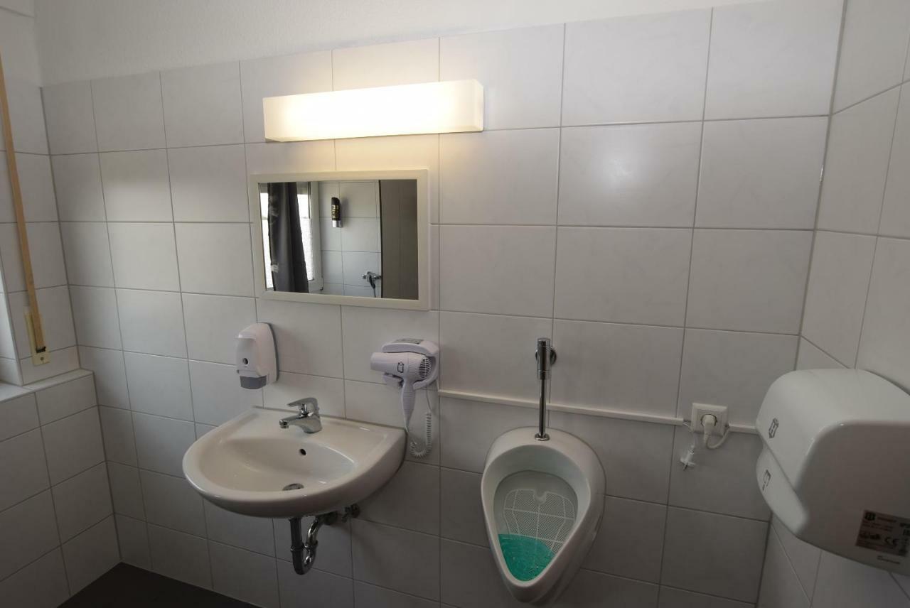 Monteurzimmer Messe Airport Wolfschlugen Екстер'єр фото