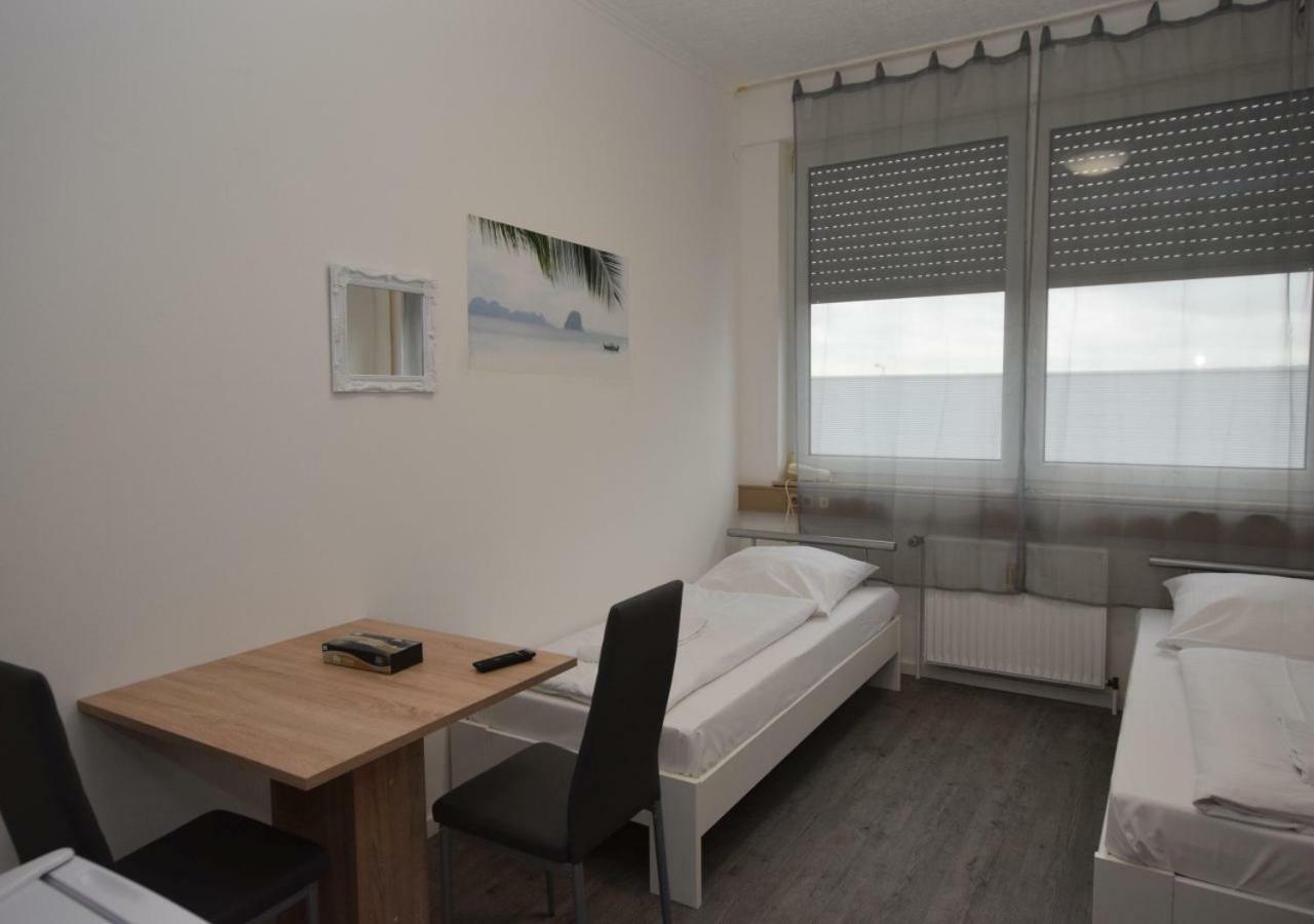 Monteurzimmer Messe Airport Wolfschlugen Екстер'єр фото
